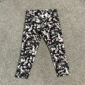 Marika Multi print capris Size L